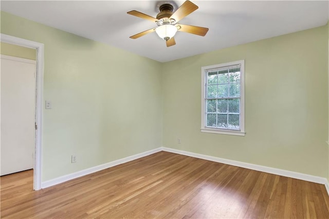 empty room featuring light wood-type flooring, ceiling fan, and baseboards