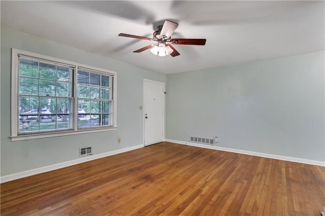spare room featuring visible vents, a wealth of natural light, and ceiling fan