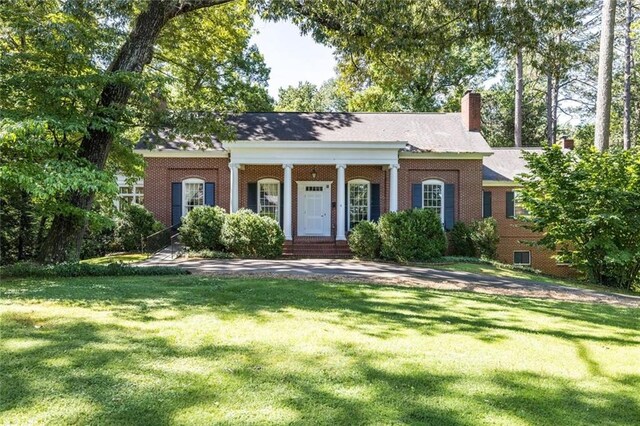 view of front of house with a front yard