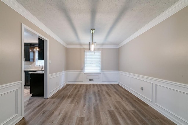 bathroom with a textured ceiling, walk in shower, baseboards, vanity, and toilet