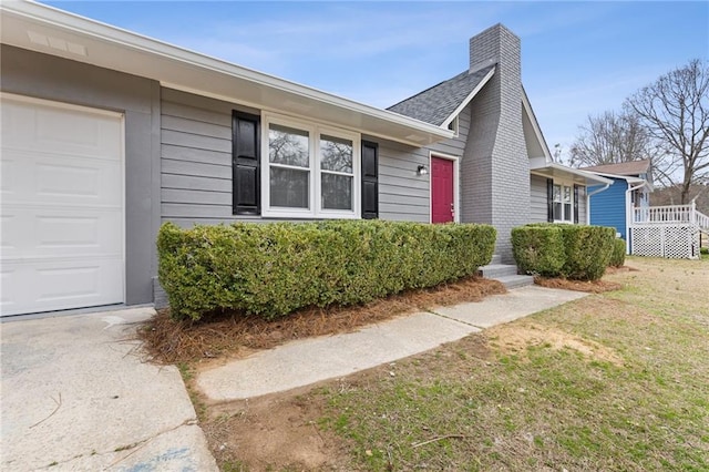 view of front of home with a garage and a front yard