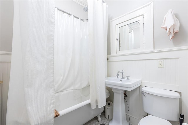 full bath with shower / bath combination with curtain, a sink, and toilet