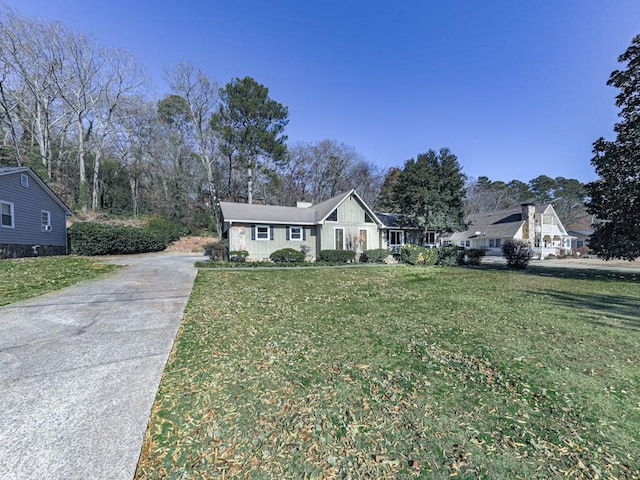 view of front of house with a front lawn