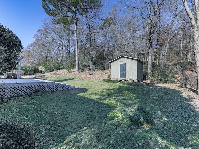 view of yard featuring a storage shed