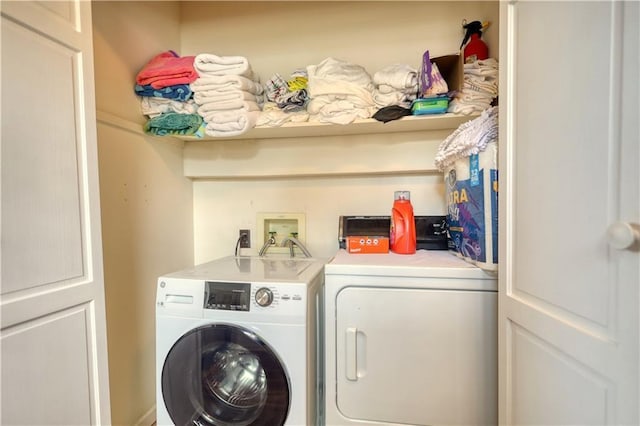 233 S Spring Rd, Eatonton, GA 31024 - laundry area featuring independent washer and dryer