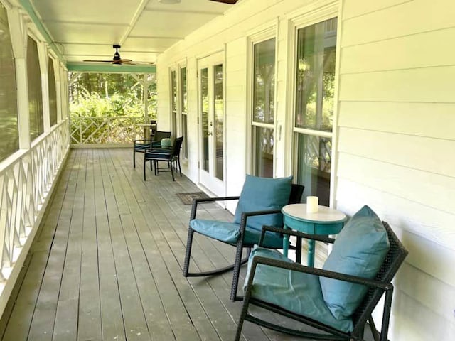 sunroom / solarium with ceiling fan