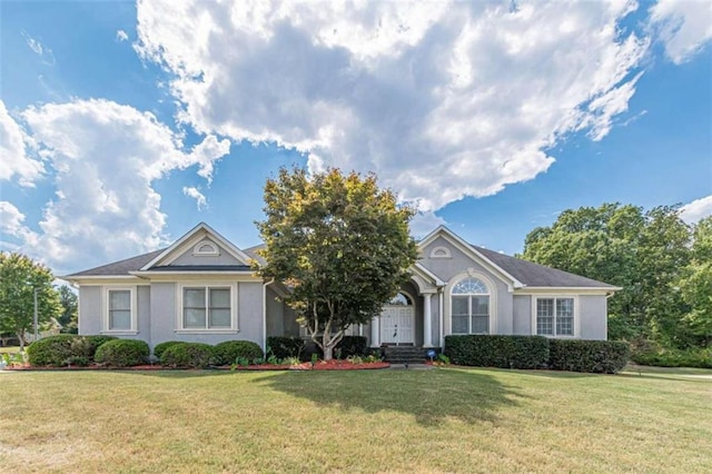 view of front of property with a front yard