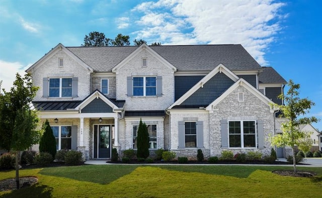 craftsman-style house featuring a front lawn