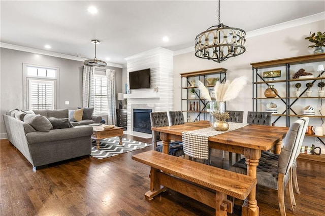 dining space with ornamental molding, dark hardwood / wood-style floors, and a notable chandelier