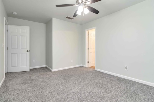 carpeted empty room featuring ceiling fan