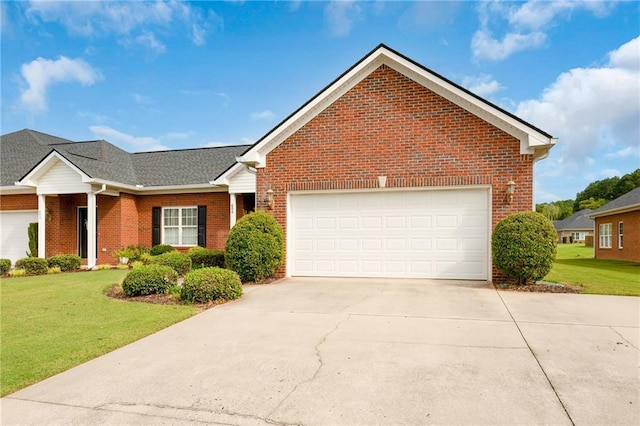 view of front of home featuring a front yard and a garage