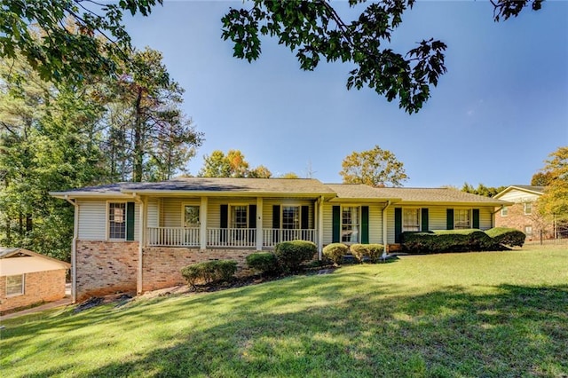 single story home featuring covered porch and a front yard