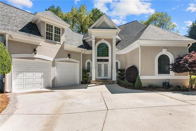 view of front facade featuring a garage