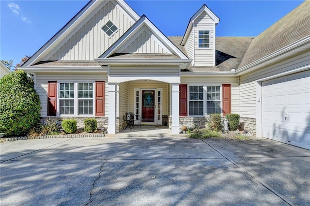 view of front facade featuring a garage