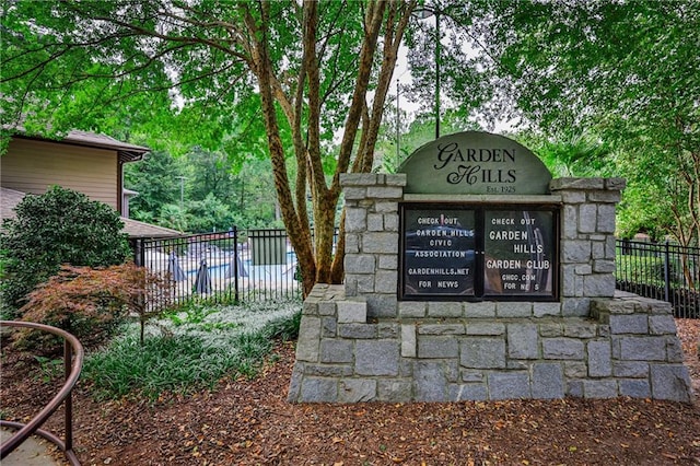 view of community / neighborhood sign