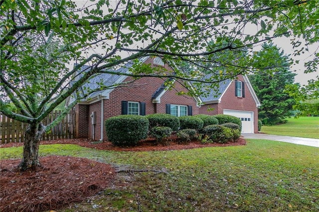 view of front of house featuring a front lawn and a garage