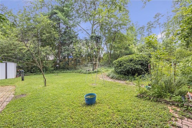 1908 E Roxboro Rd NE, Atlanta, GA 30324 - view of yard