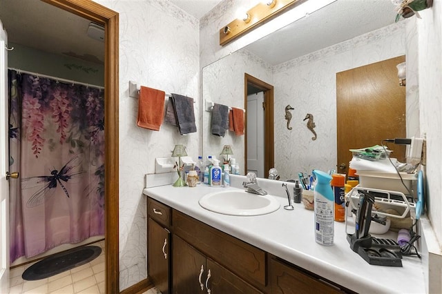 full bath with vanity, curtained shower, and wallpapered walls