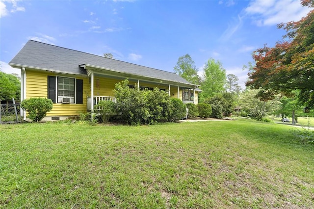 view of front of house featuring a front lawn and covered porch