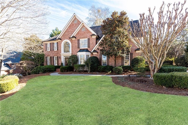 front facade featuring a front yard