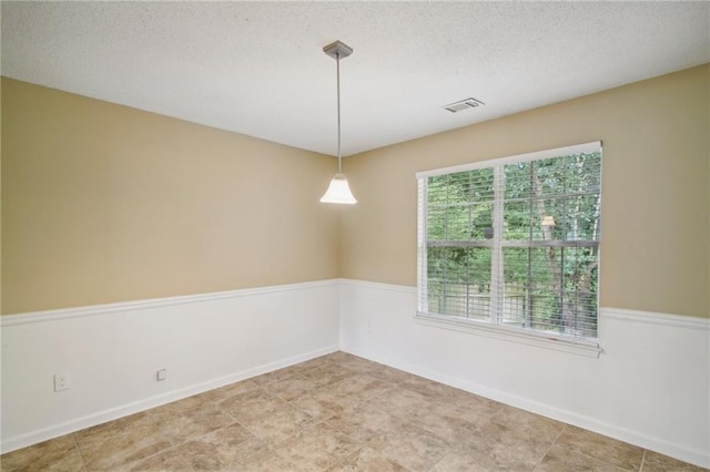 empty room featuring a textured ceiling