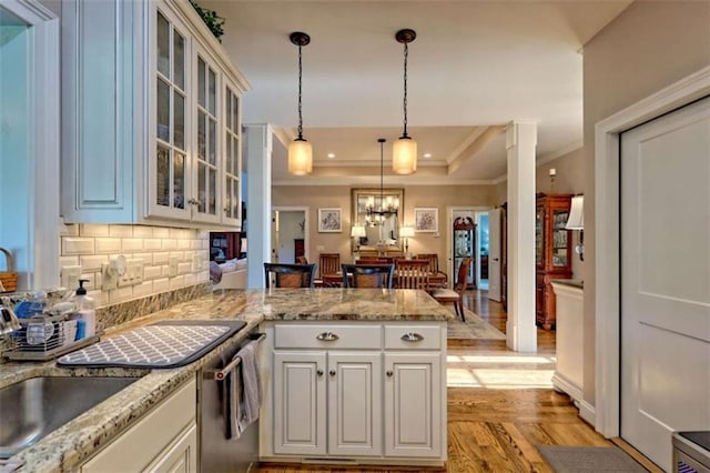 502 Cottage Crest Dr, Clarkesville, GA 30523 - kitchen featuring a peninsula, light wood finished floors, crown molding, decorative backsplash, and stainless steel dishwasher