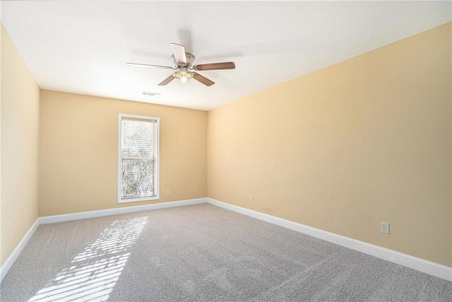 carpeted empty room featuring ceiling fan