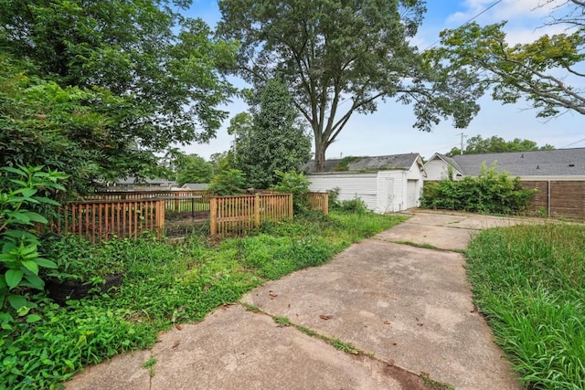 10 Shadburn Ferry Rd, Buford, GA 30518 - view of yard