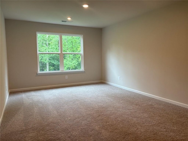 carpeted spare room with visible vents, recessed lighting, and baseboards