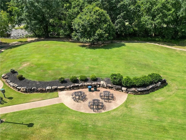 view of yard featuring a fire pit