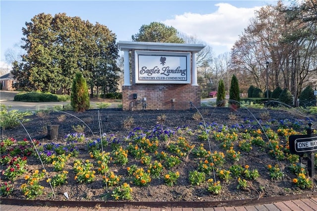 view of community / neighborhood sign