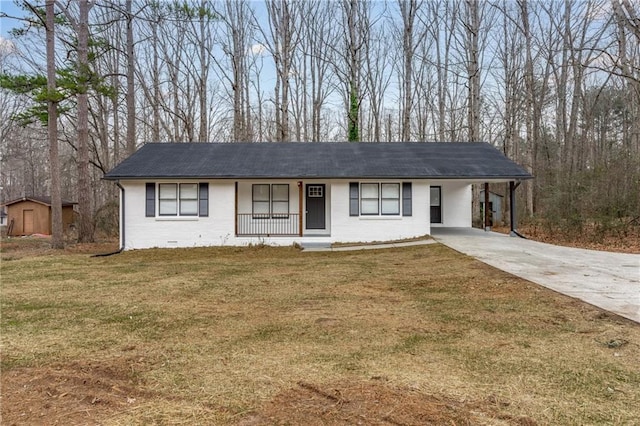 ranch-style home with a carport, a porch, and a front lawn