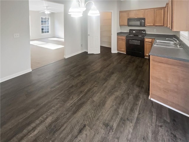 kitchen featuring decorative light fixtures, dark hardwood / wood-style floors, black appliances, sink, and ceiling fan with notable chandelier