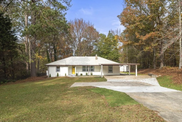 view of front facade featuring a front lawn and a carport