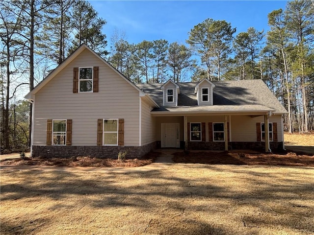 view of front of property featuring a porch and a front lawn