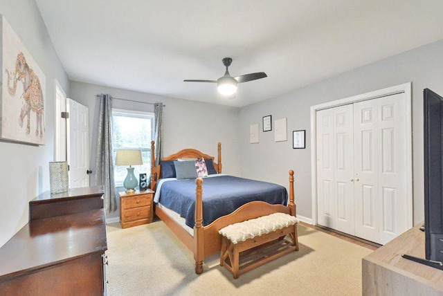 bedroom with baseboards, light wood-type flooring, ceiling fan, and a closet