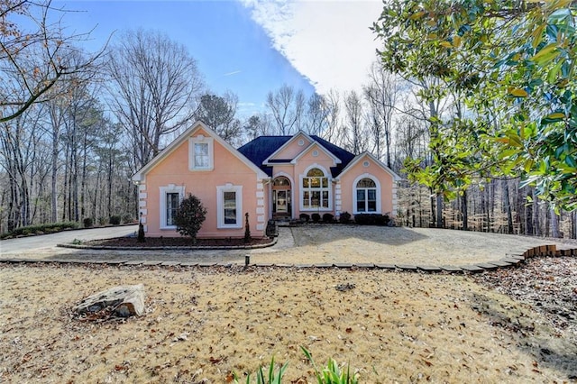 view of front of property featuring stucco siding