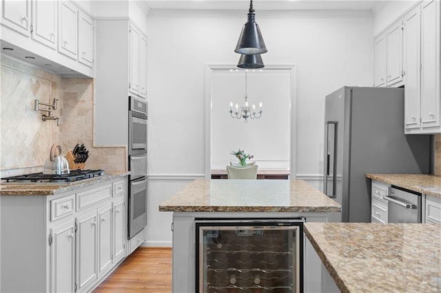 kitchen featuring wine cooler, crown molding, stainless steel appliances, decorative backsplash, and light wood-type flooring