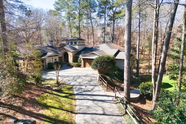 view of front of property featuring decorative driveway