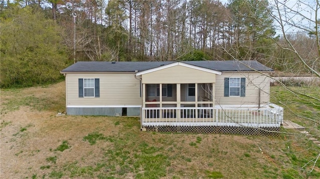 back of house featuring a yard