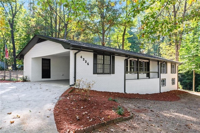 single story home with a carport