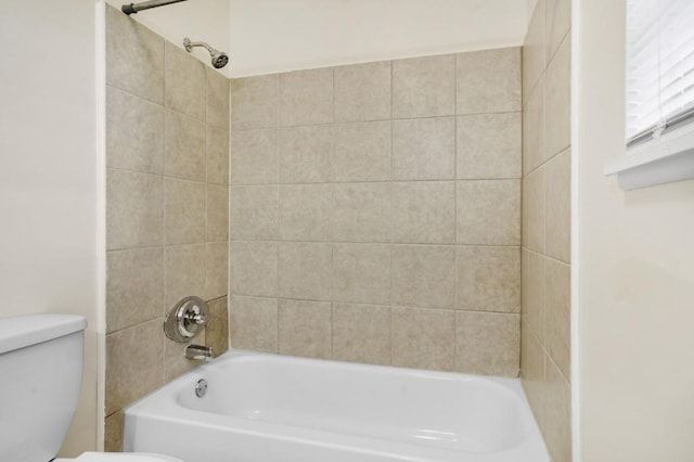 4400 Hickory Wood Ln, Atlanta, GA 30360 - full bathroom featuring toilet and shower / washtub combination
