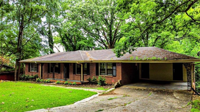 ranch-style home with covered porch, driveway, brick siding, and a front yard