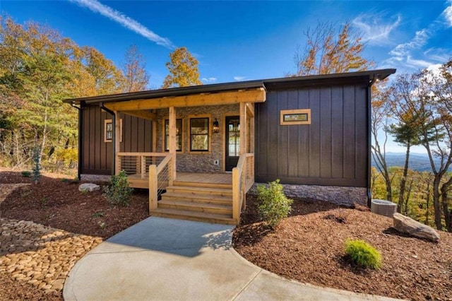 view of front of house with covered porch