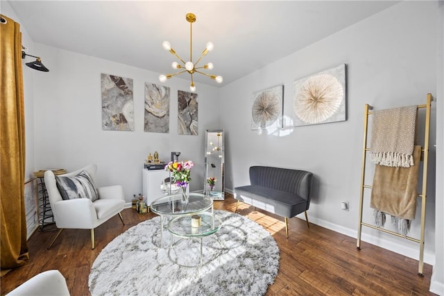 468 Lake Ridge Ln, Fairburn, GA 30213 - living area featuring a chandelier, wood finished floors, and baseboards
