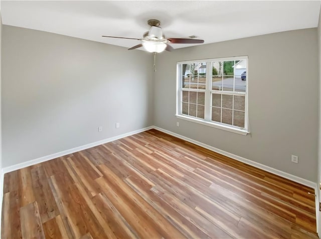 unfurnished room featuring light wood-type flooring, baseboards, and ceiling fan