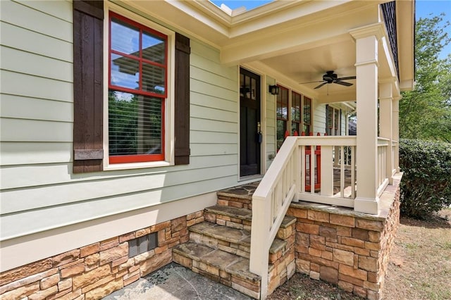 entrance to property featuring a ceiling fan