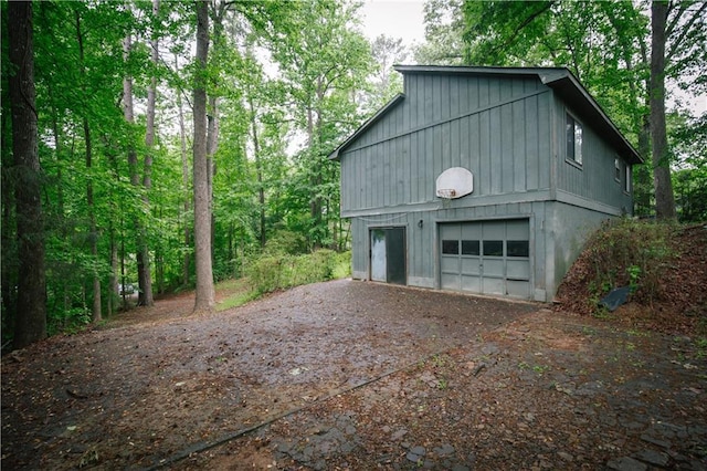 4190 Heather Way, Cumming, GA 30041 - garage featuring dirt driveway and a detached garage