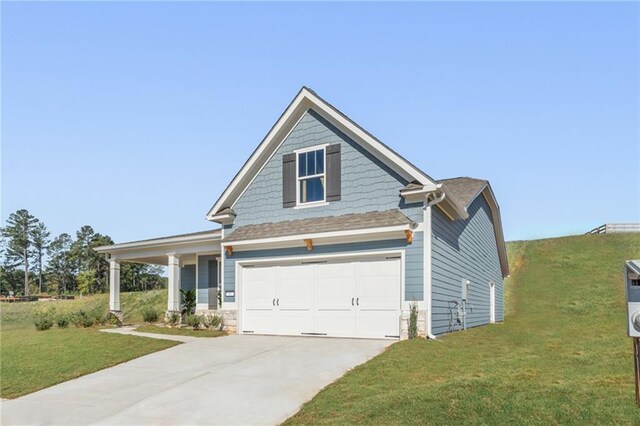 craftsman-style house featuring a garage and a front lawn