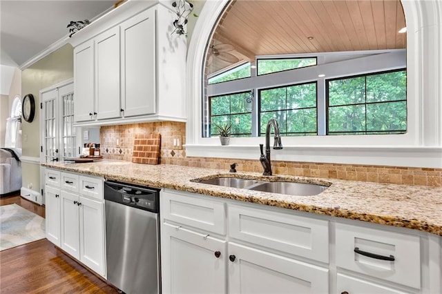 370 Fairleaf Ct, Alpharetta, GA 30022 - kitchen featuring dishwasher, a sink, lofted ceiling, dark wood-type flooring, and white cabinets